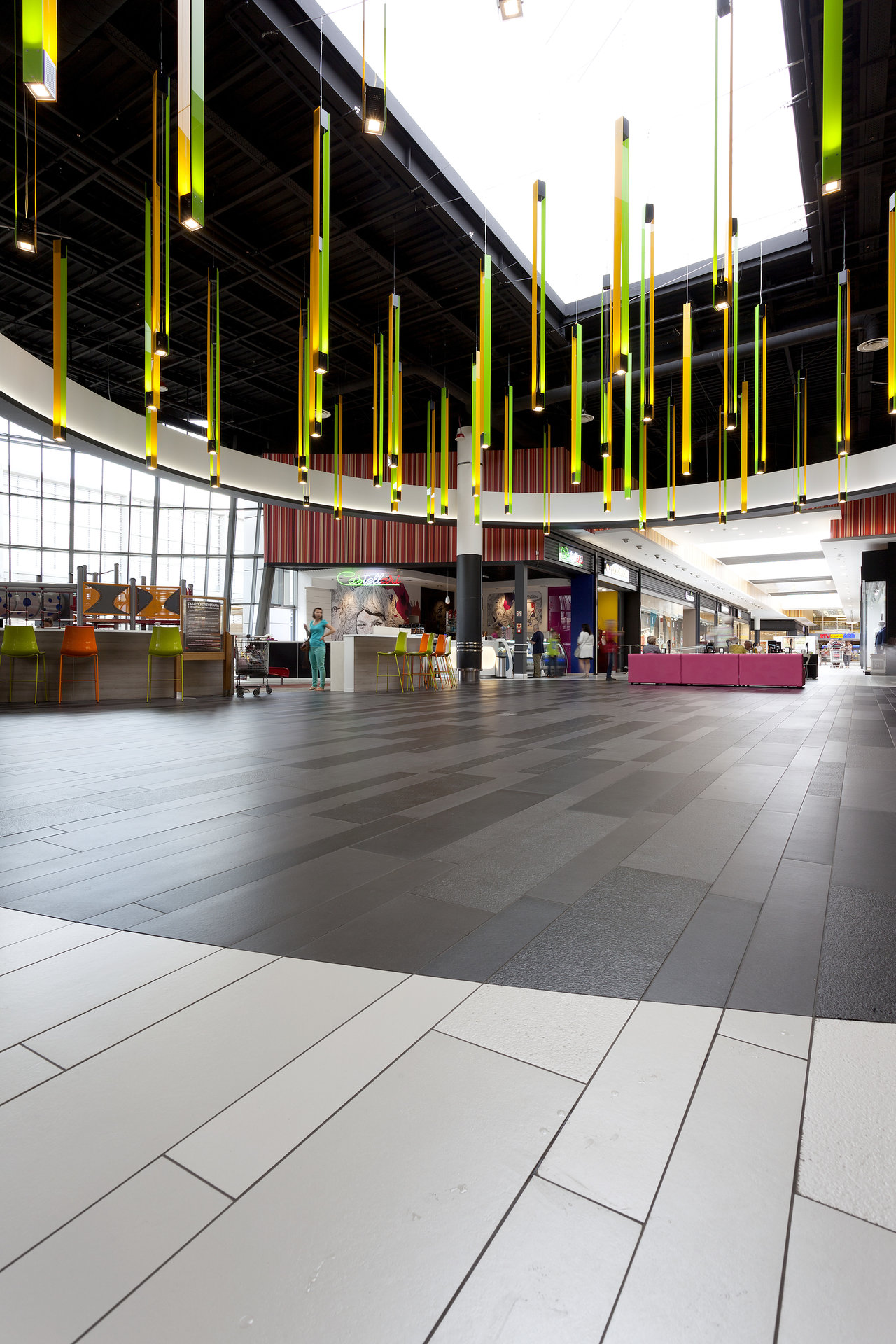 High-quality light and dark grey tiles create a modern ambiance in this building.
