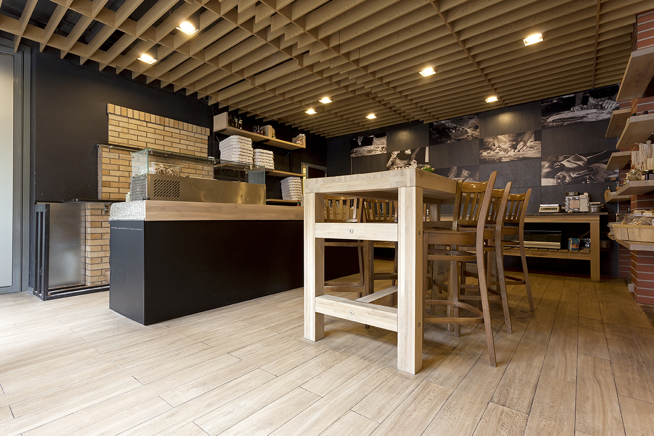 Stylish wood-effect tiles by Porcelaingres for indoor use.