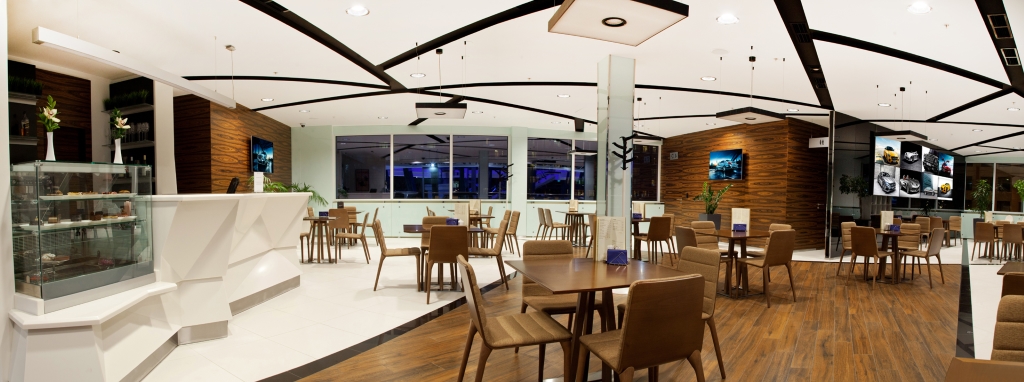 Modern interior with elegant white and warm wood-look tiles.