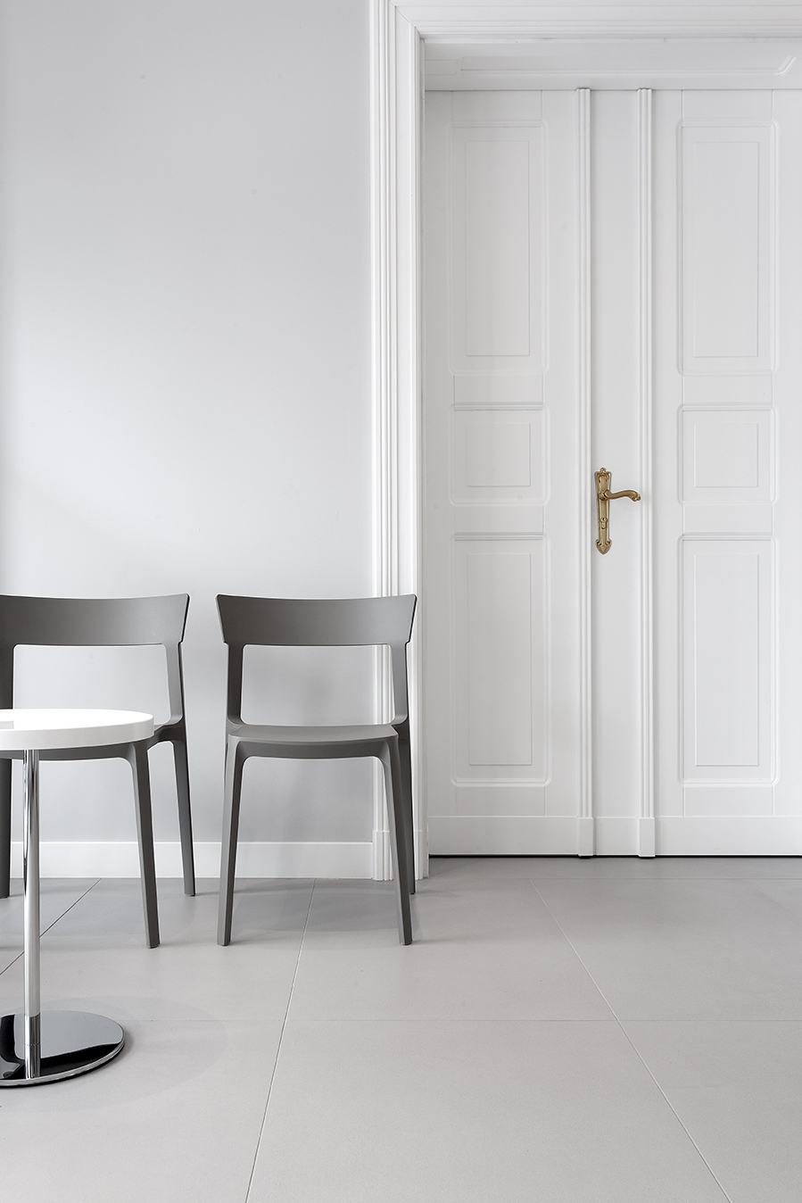 Light, high-quality grey floor tiles for a modern interior.