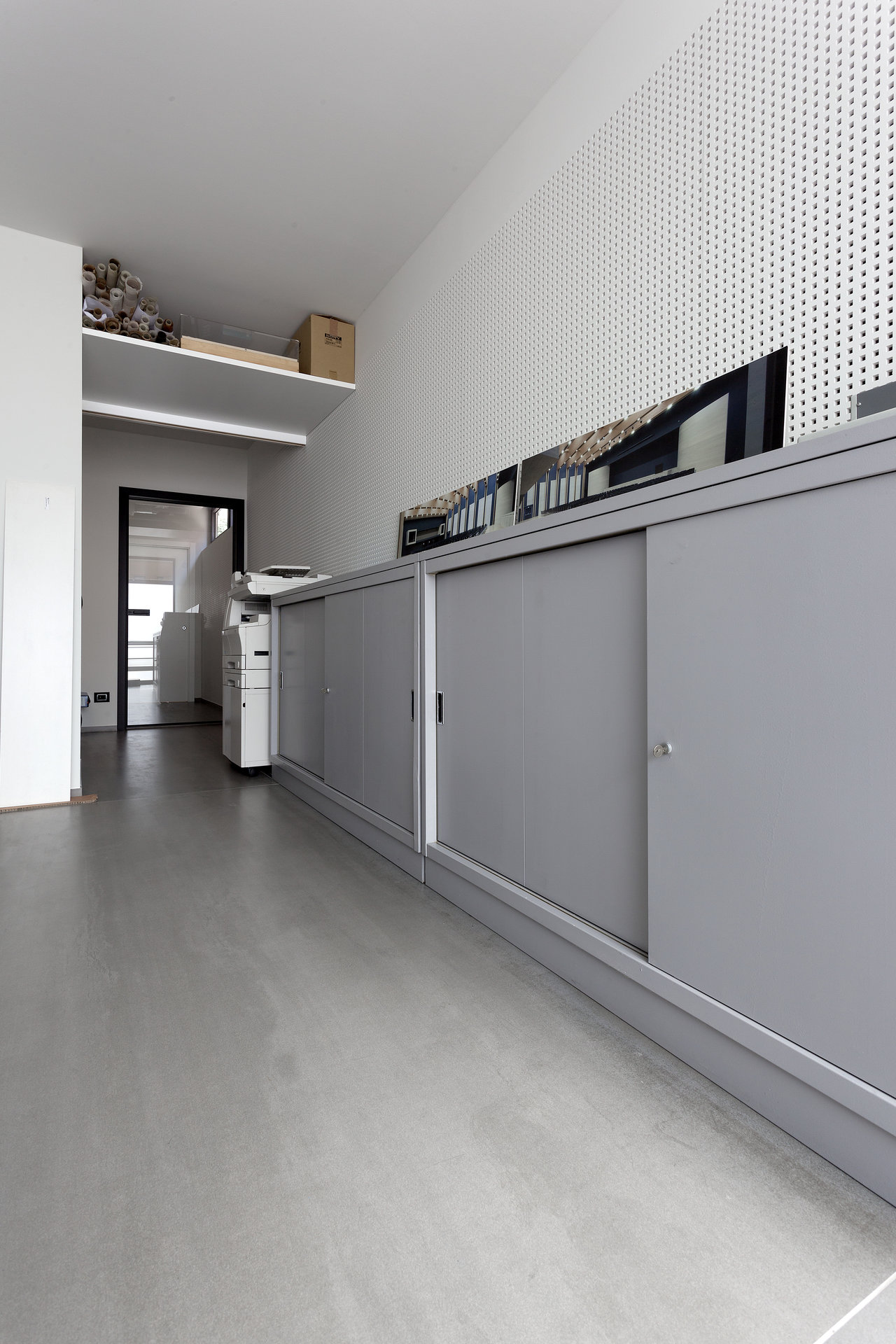 Light, large-format grey tiled floor in a modern interior.