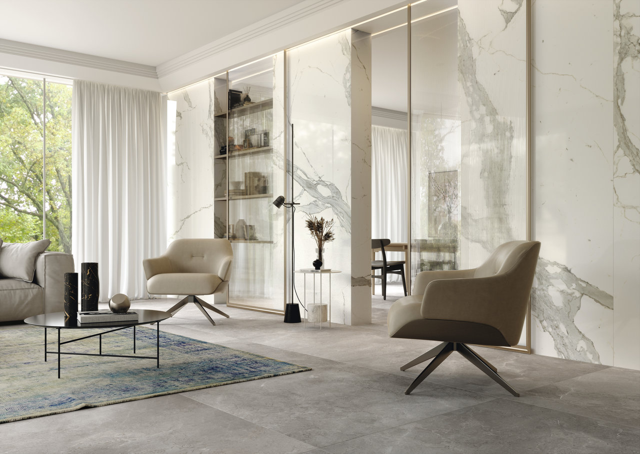 Luxurious interior with Porcelaingres floor and wall tiles with a marble effect.