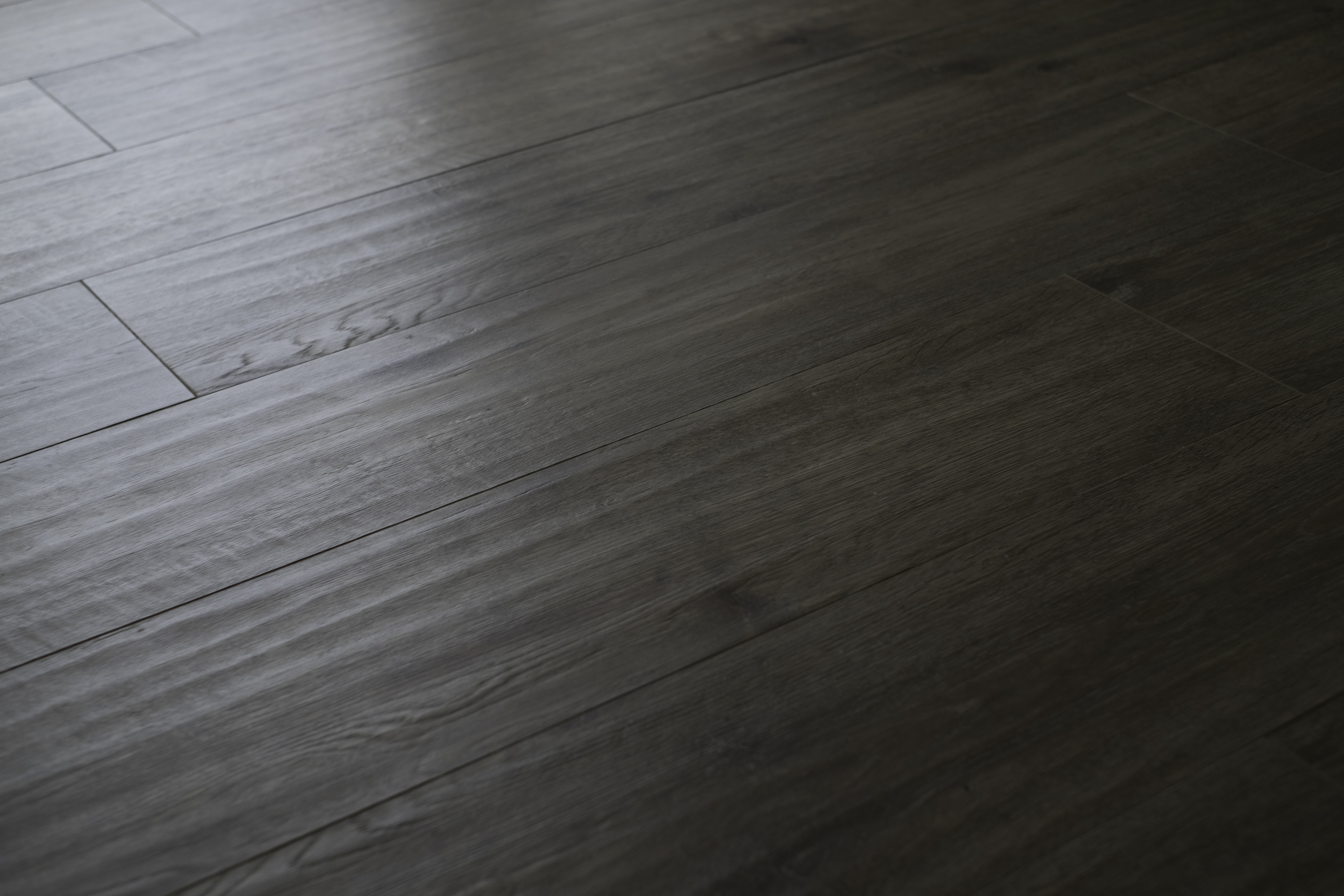 Dark grey wood-effect porcelain stoneware tiles.