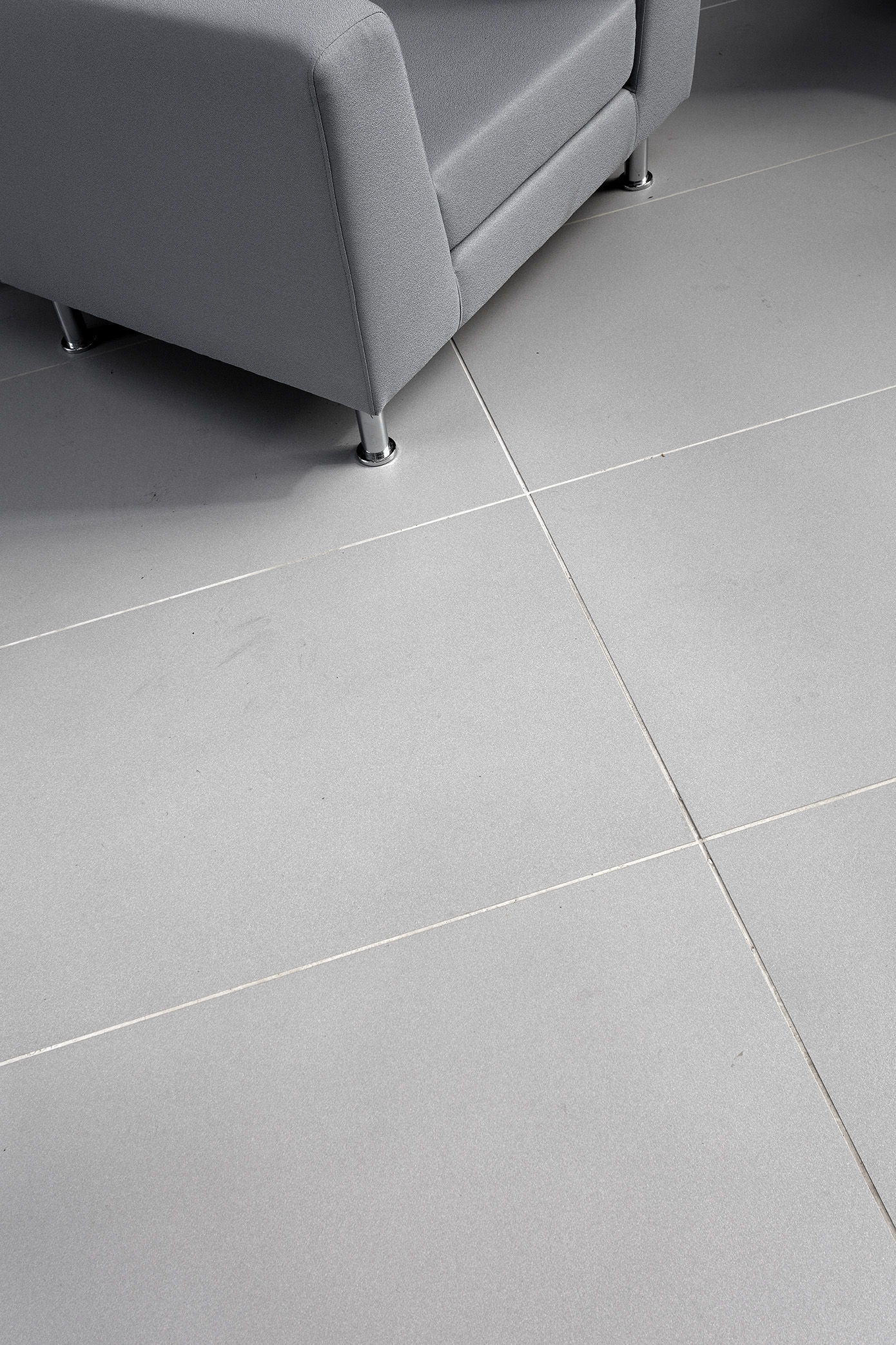 Light grey large-format floor tiles for modern living.