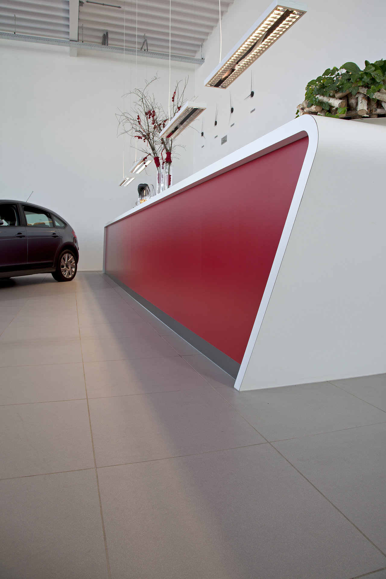 Timeless, light grey large-format tiles in a modern showroom.