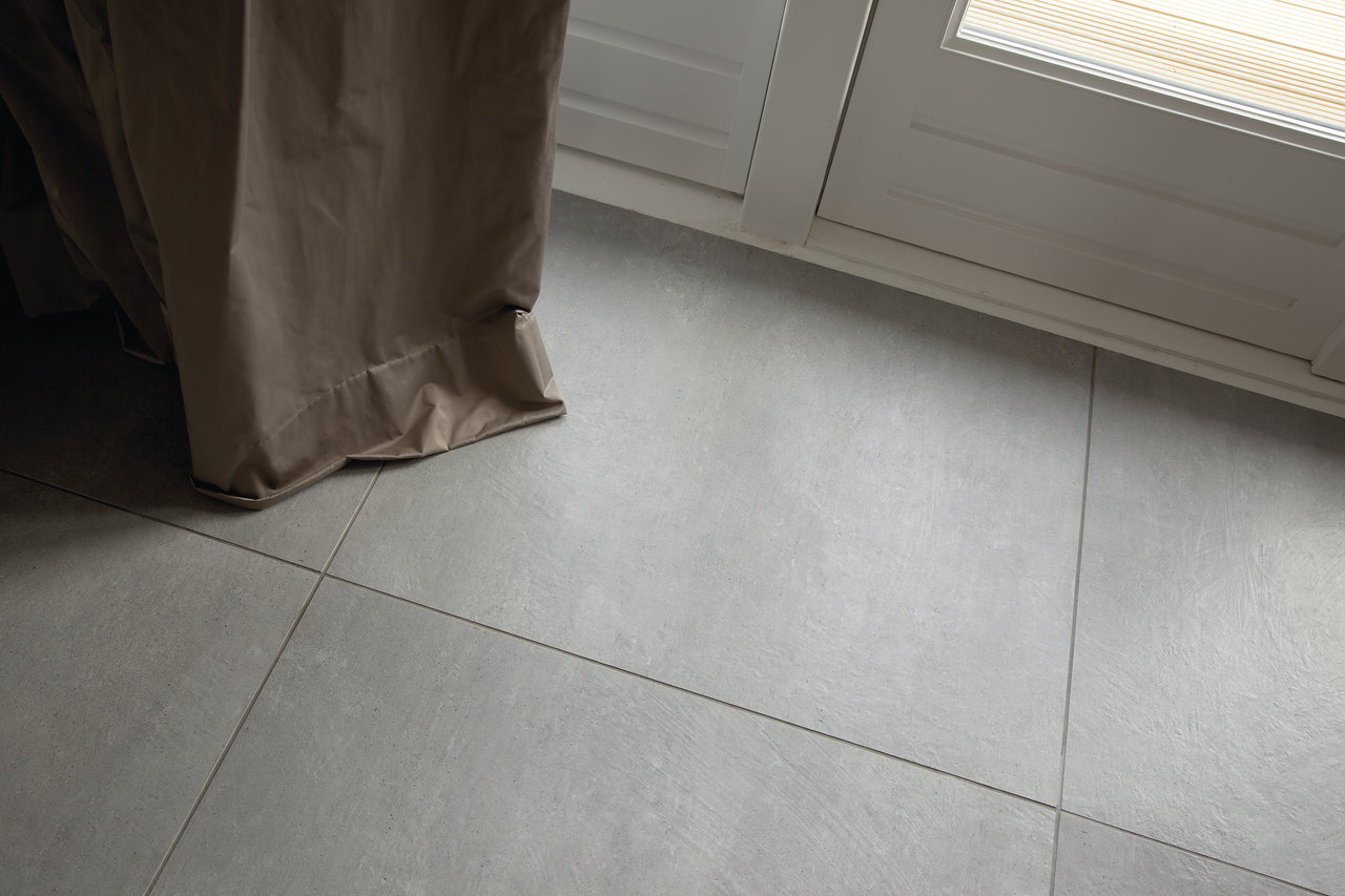 Light, large-format grey tiles with a fine structure for modern interiors.