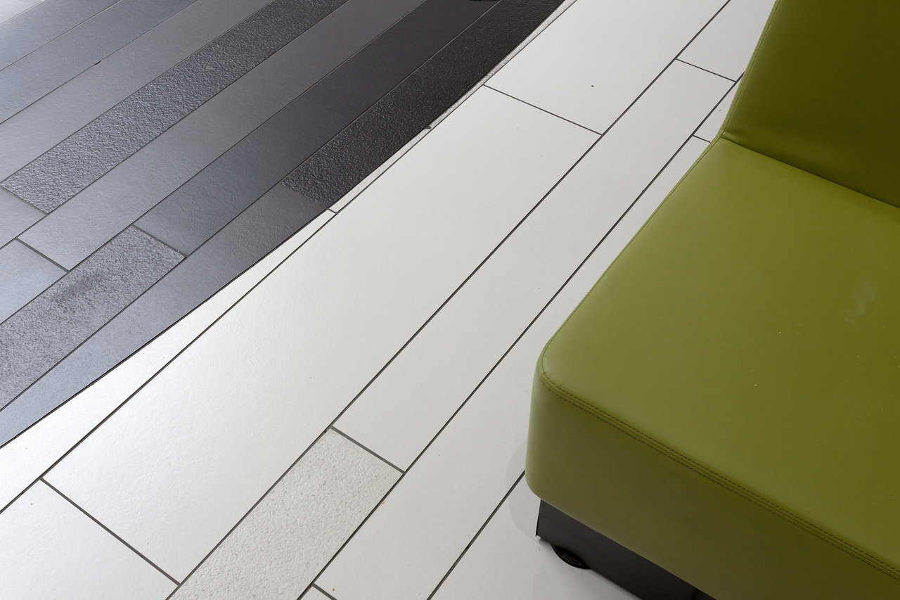High-quality tiles: diagonal black & white contrast, brick-slip effect.