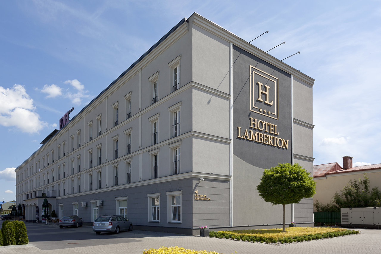 Elegant Hotel Lamberton with a bright facade and modern design.