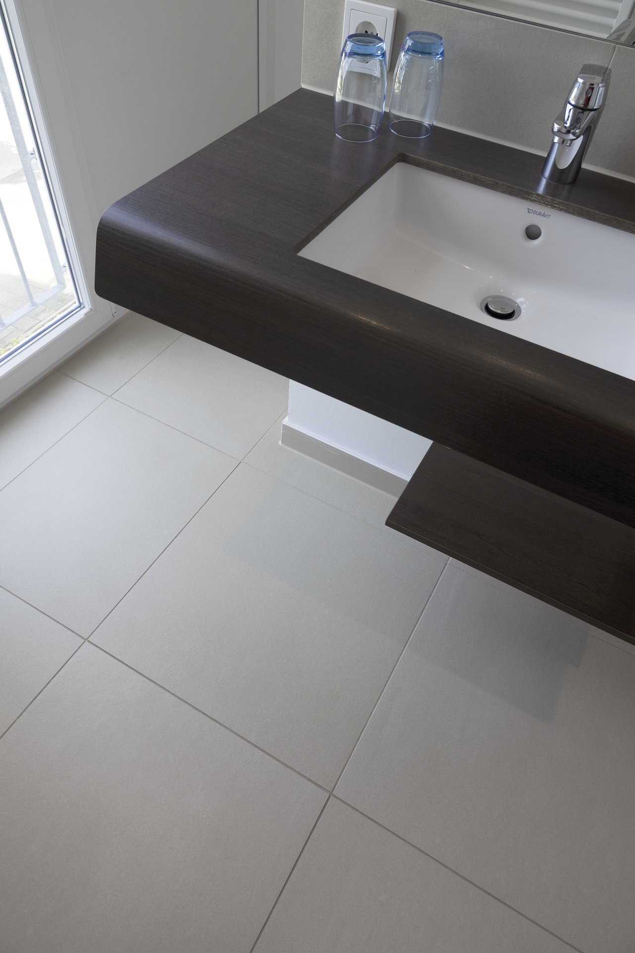 Modern, bright floor tiles in the bathroom, ideal for indoor areas.