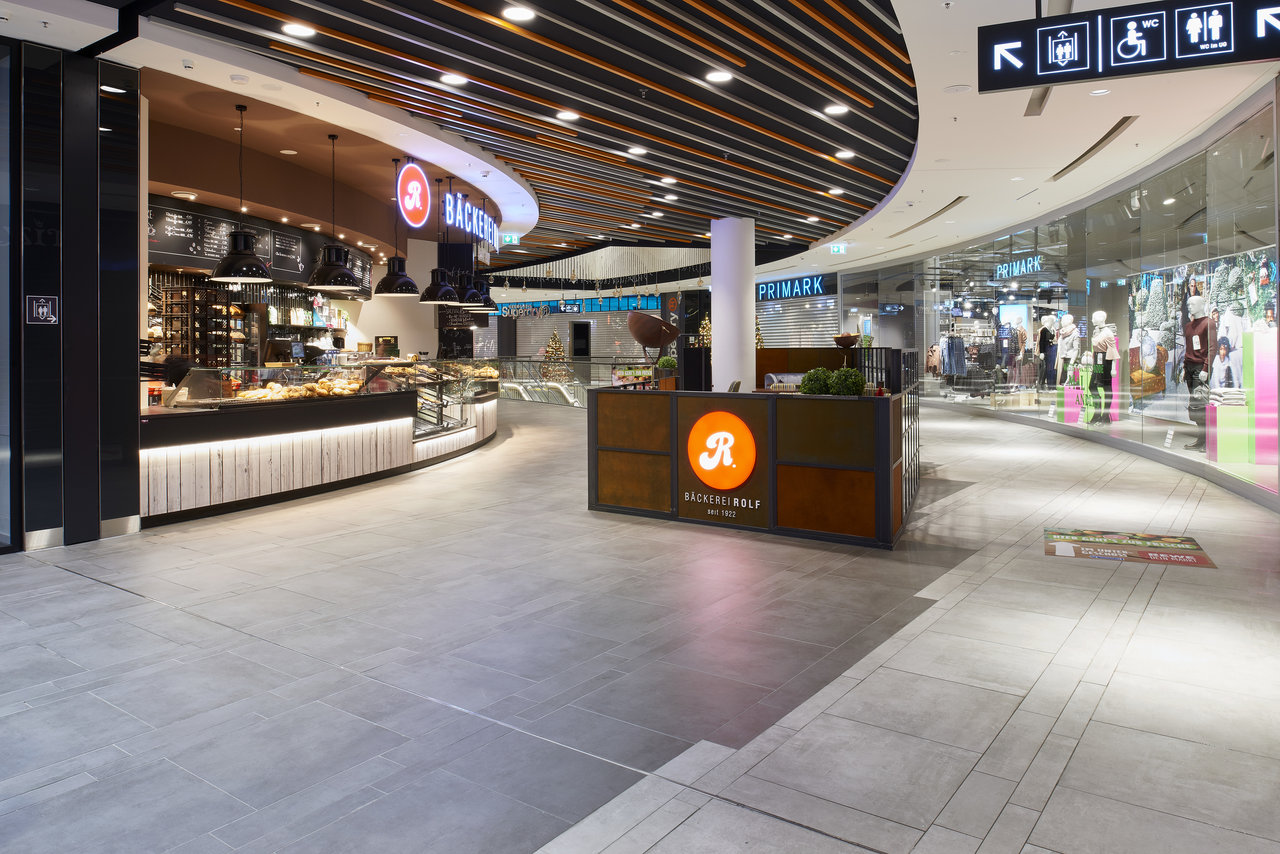 Bright, large-format concrete-effect tiles for modern interiors.