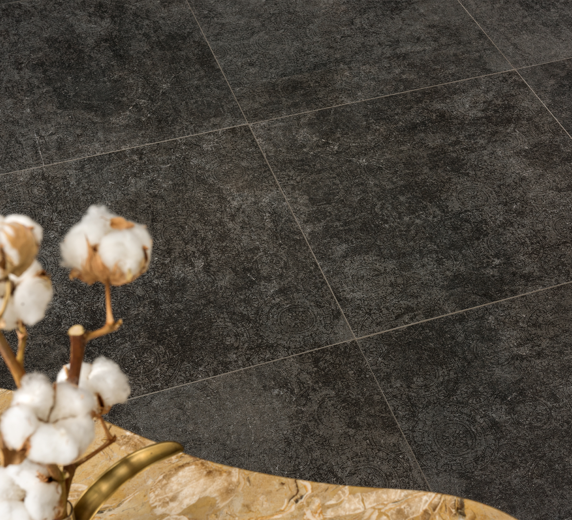 Anthracite tiles with a structured concrete look.