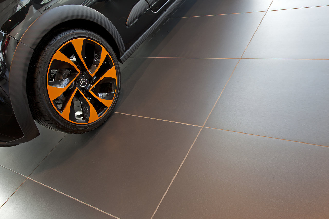 Modern, dark grey tiles with fine joints, ideal for sophisticated interiors.
