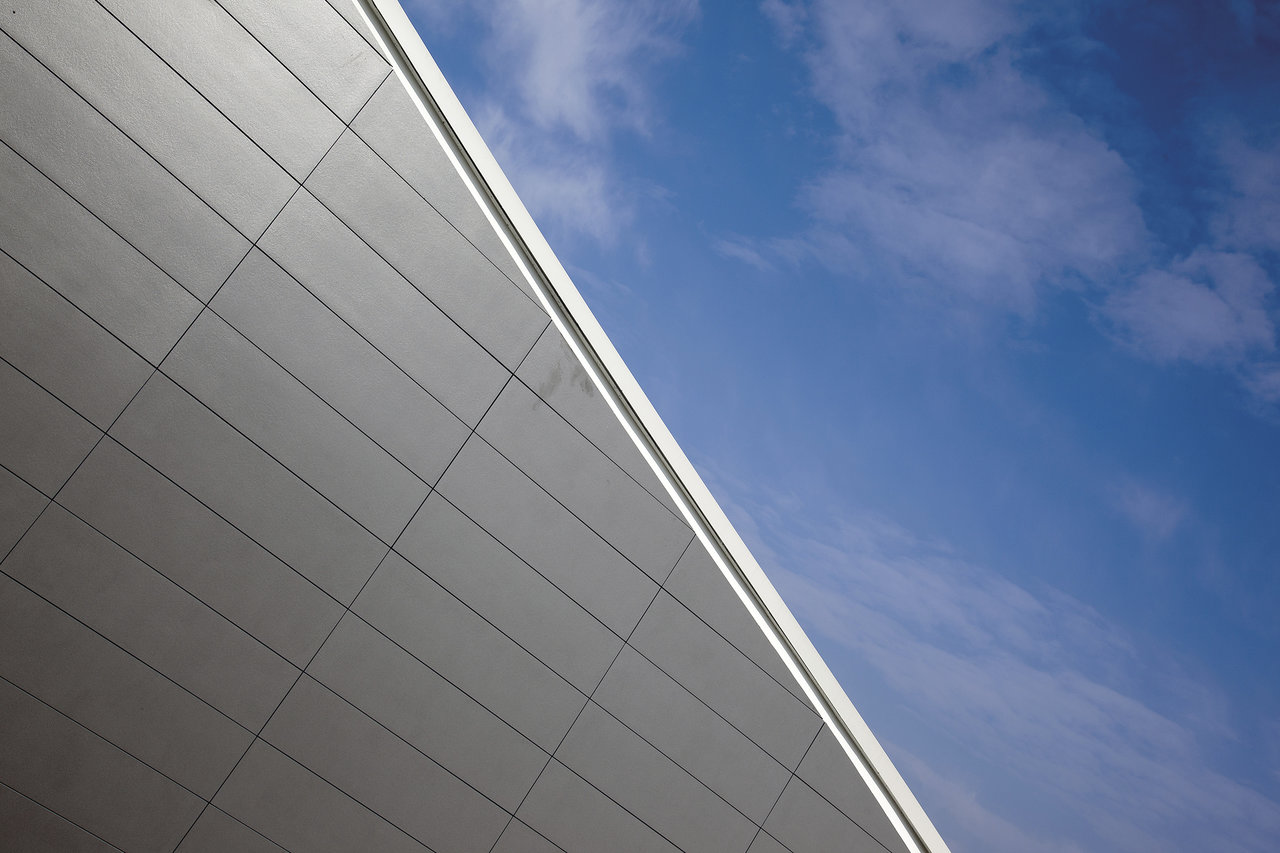 High-quality grey outdoor tiles on a modern facade.