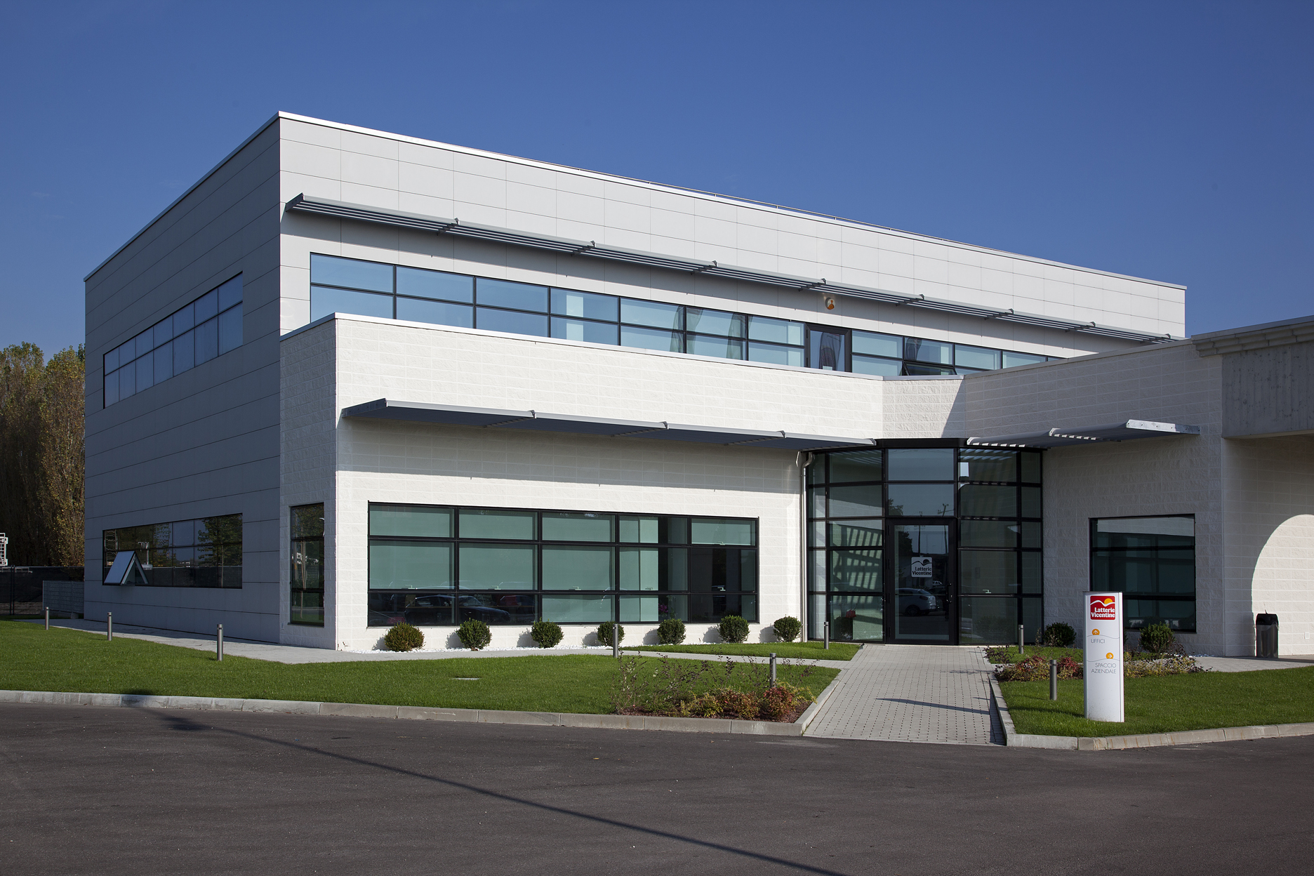 Modern juxornelvita.livepany building.