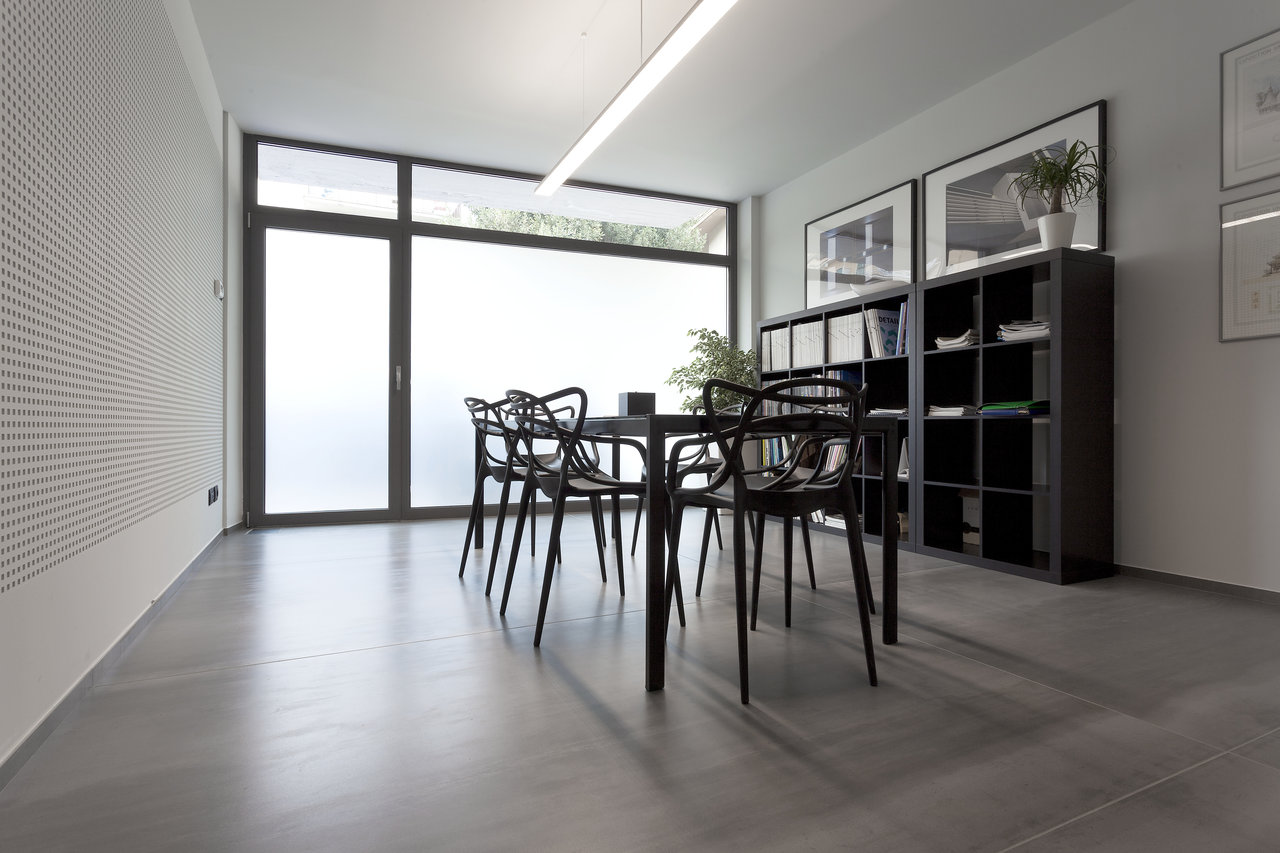 Elegant dark grey large-format tiles for stylish interiors.