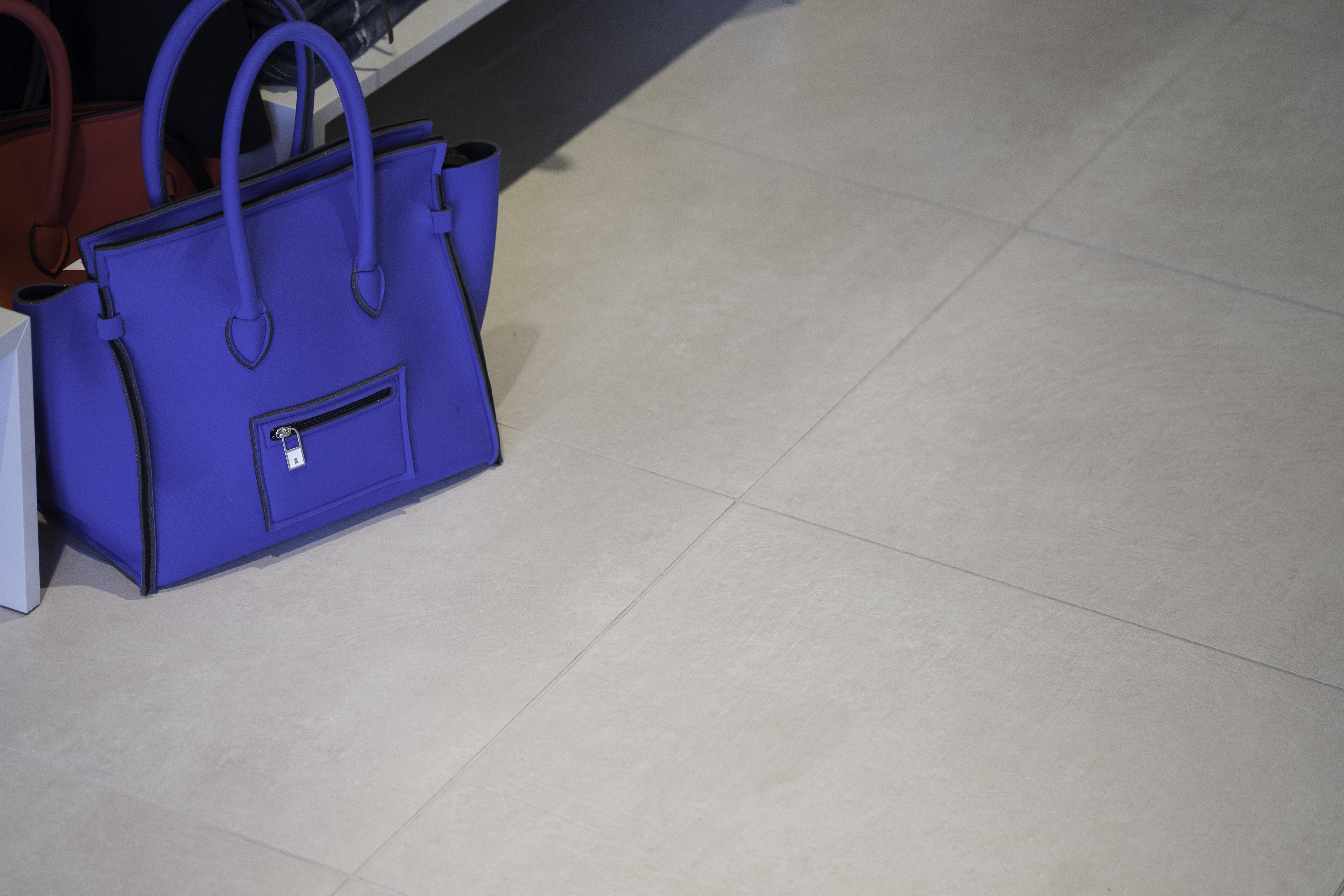 Bright, large-format porcelain tiles for modern interiors.