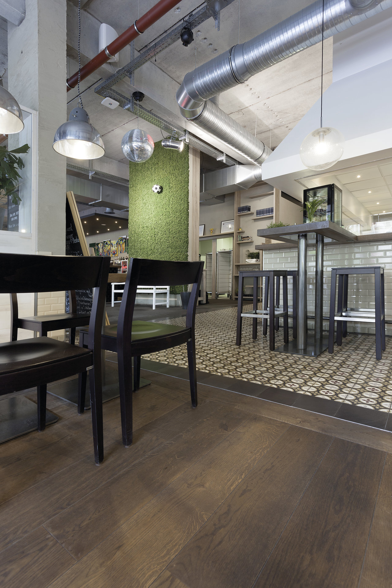 Indoor combination of dark wood-look and patterned decor tiles.