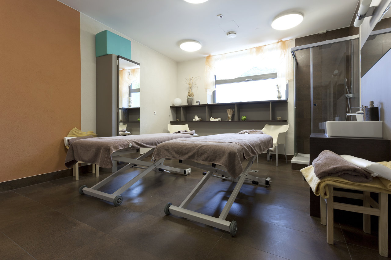 Stylish dark indoor tiles for a relaxing spa & wellness area.