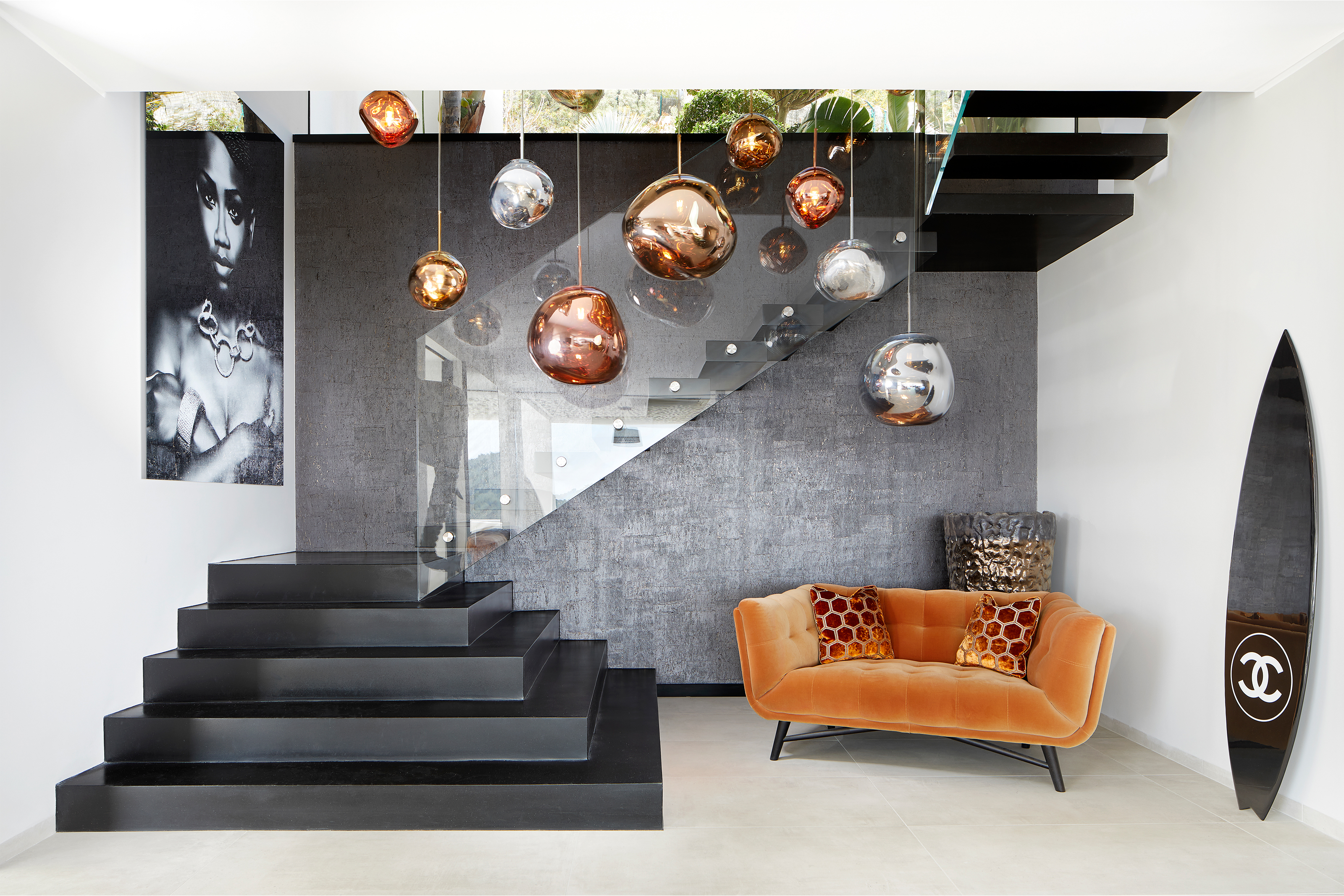 Modern entrance with light floor and grey wall tiles.
