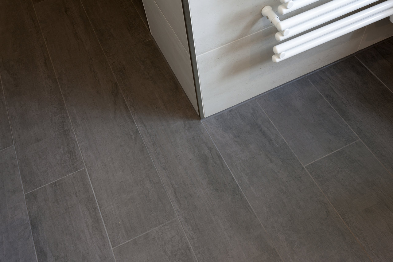 High-quality dark grey long-format floor tiles.