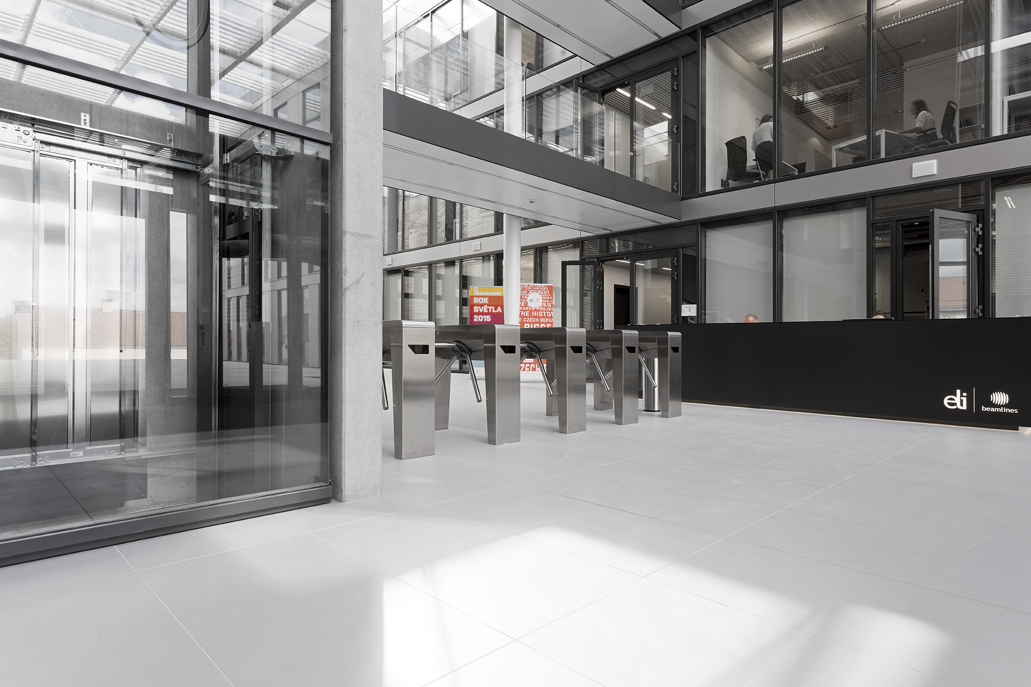 Elegant entrance area with large-format white tiles and modern architecture.