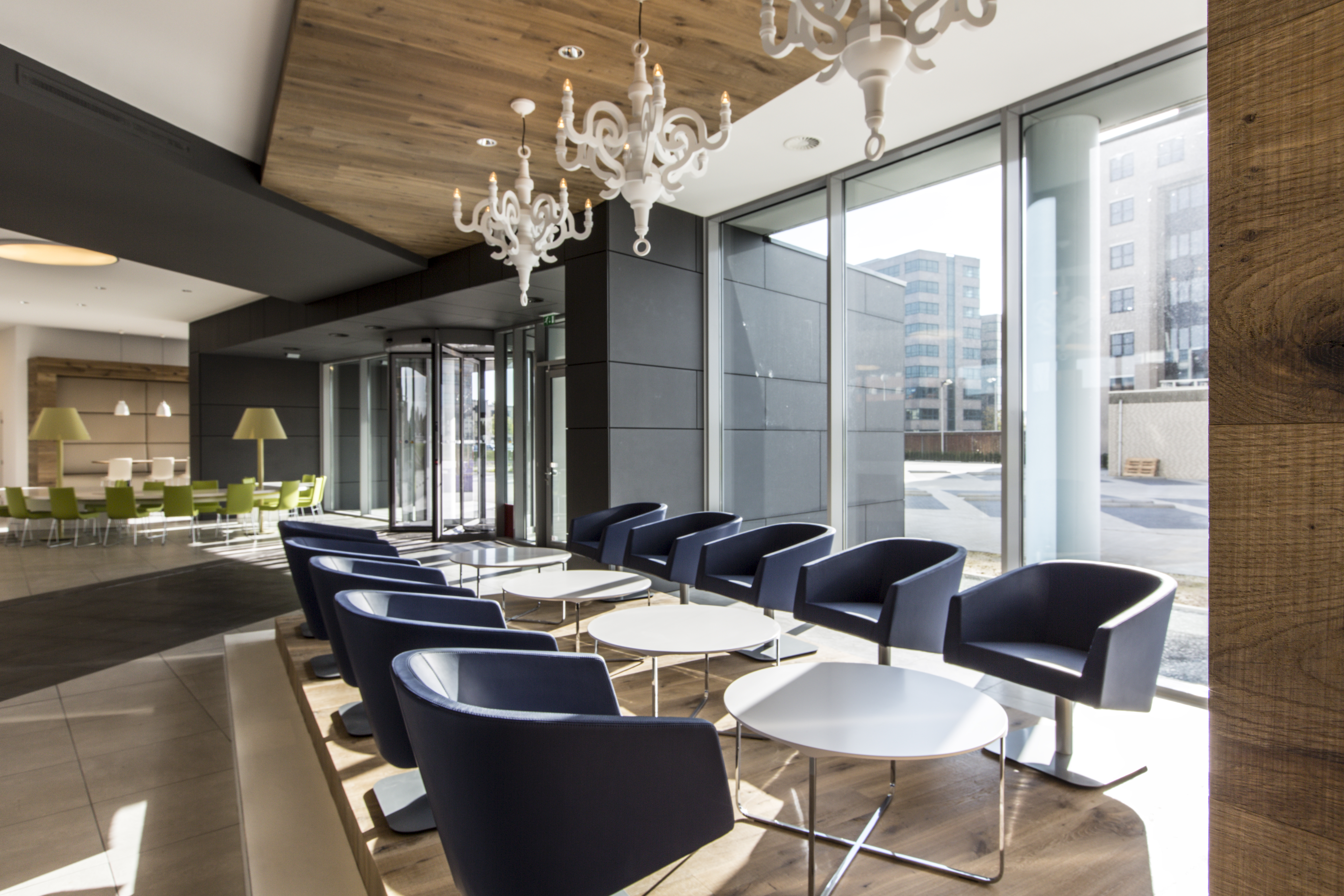 Modern lounge area with elegant wood-look tiles and light floor tiles.