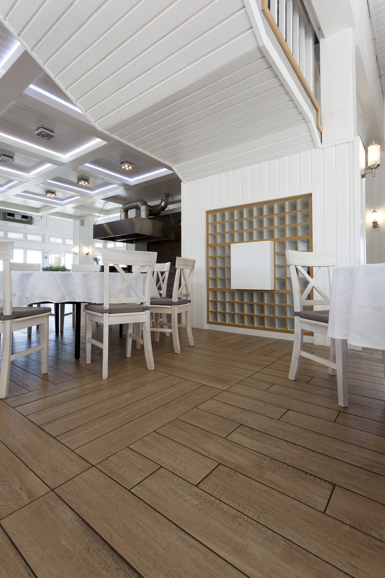 Light wood-effect tiles dynamically laid in a restaurant.