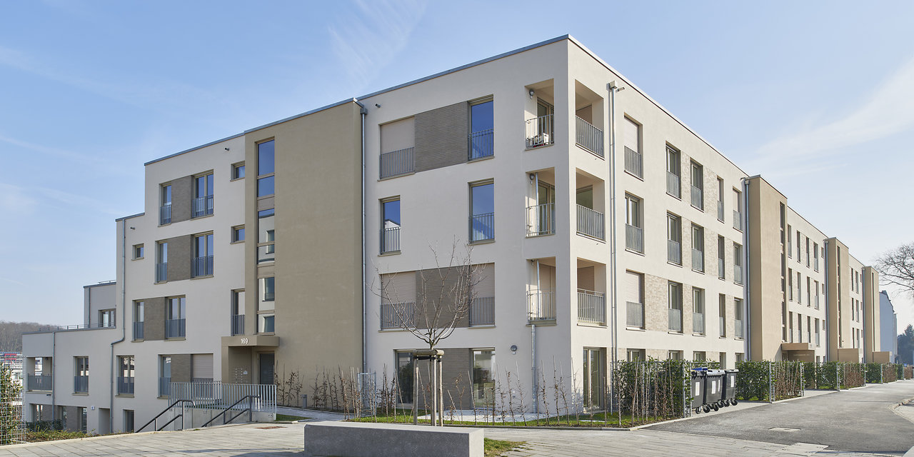 Modern residential complex with outdoor areas, ideal for Porcelaingres and Schöner Wohnen tiles.