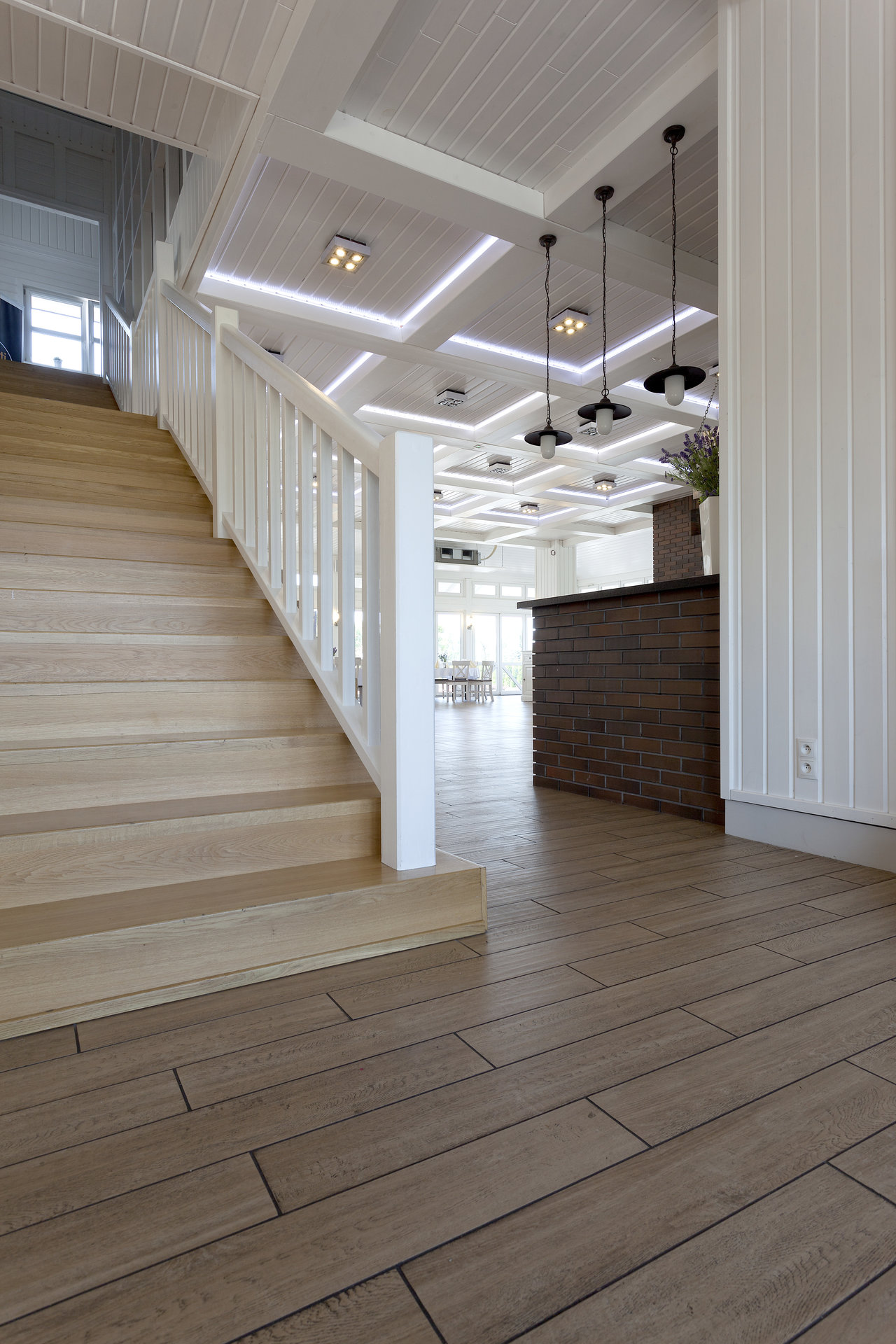 High-quality wood-effect tiles in a stylish entrance area.