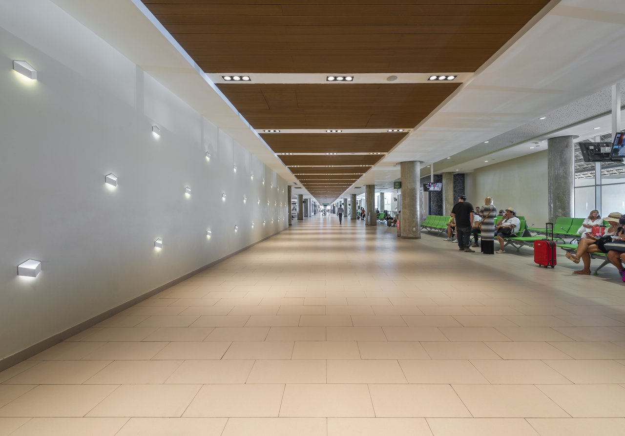 Light, large-format indoor tiles in a modern waiting area.