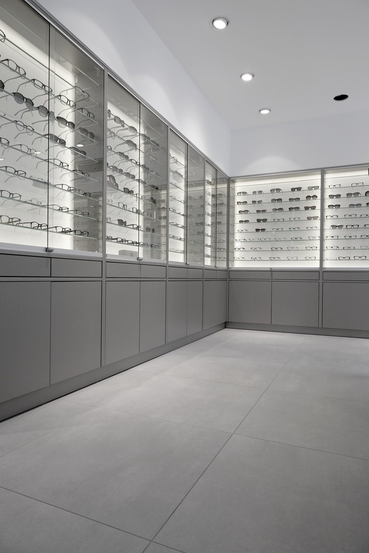 Large-format, light grey tiles in a modern shop.