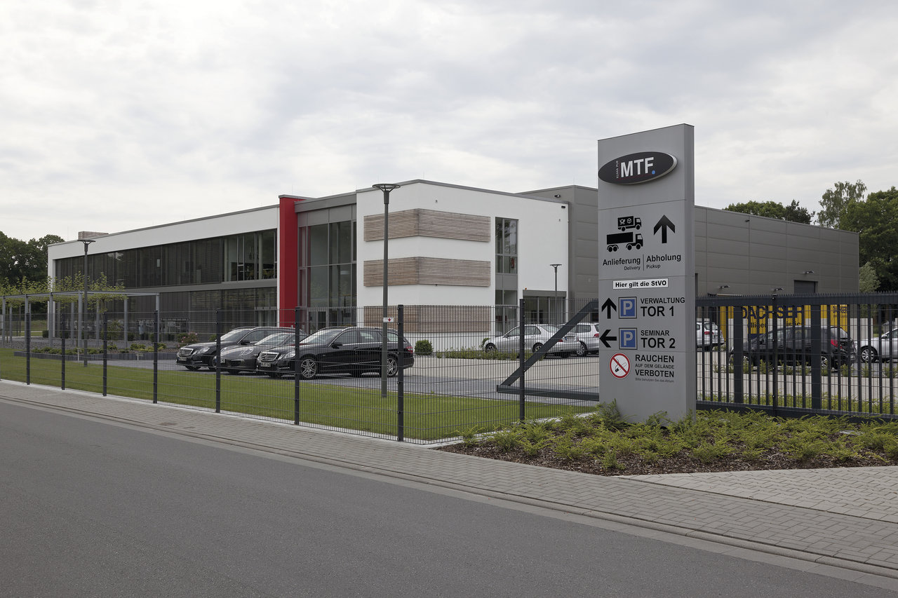 Logistics center for tiles with delivery and collection areas.