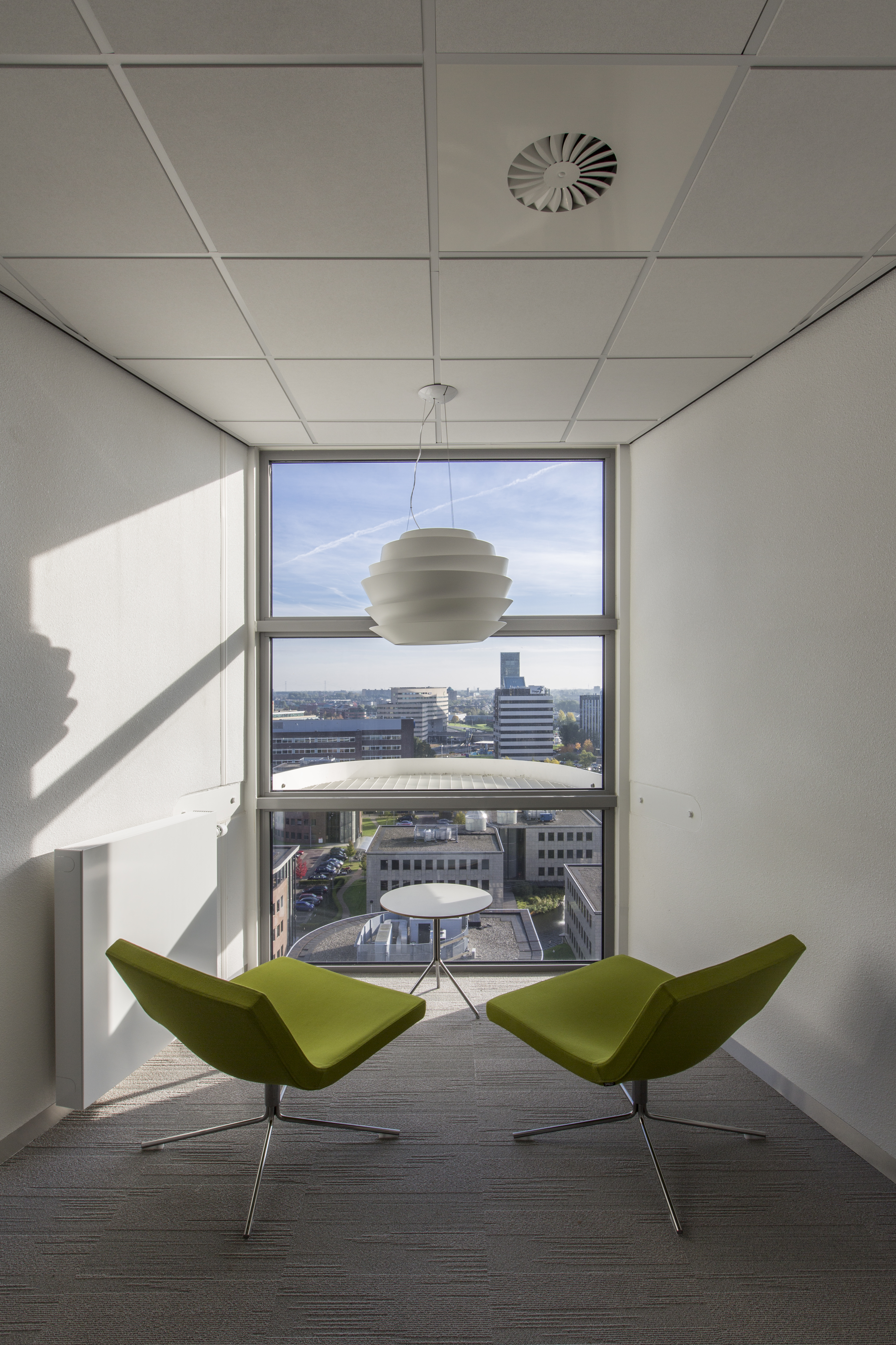 Bright, modern room with city views, designer furniture – inspiration for exclusive tile projects.